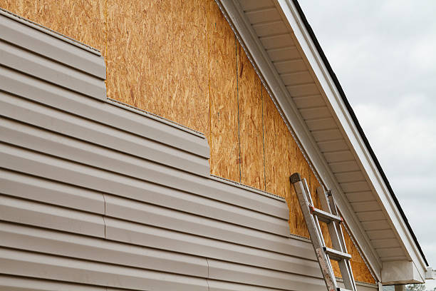 Professional Siding Inspection technician working in Glen Head, NY